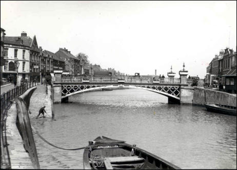 Image of current town bridge